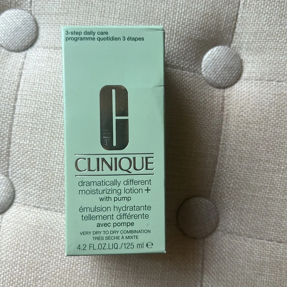 Clinique 3-Step Dramatically Different Daily Moisturizing Lotion
